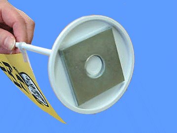 ミニのぼり旗のスタンドには錘を入れてます